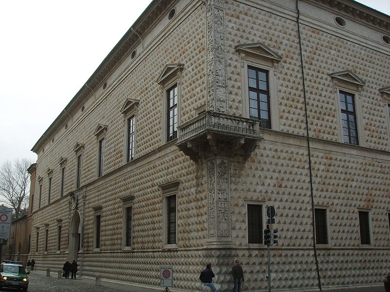 800px-Ferrara,_palazzo_dei_diamanti_02